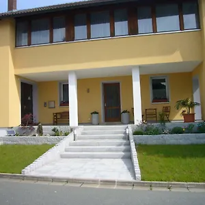 Im Alten Schulhaus - Keine Monteure Plech